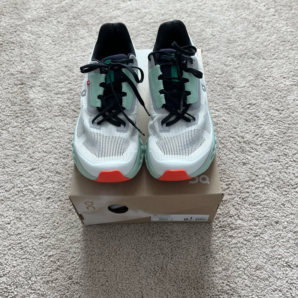 On Cloud CloudStratus Sneakers